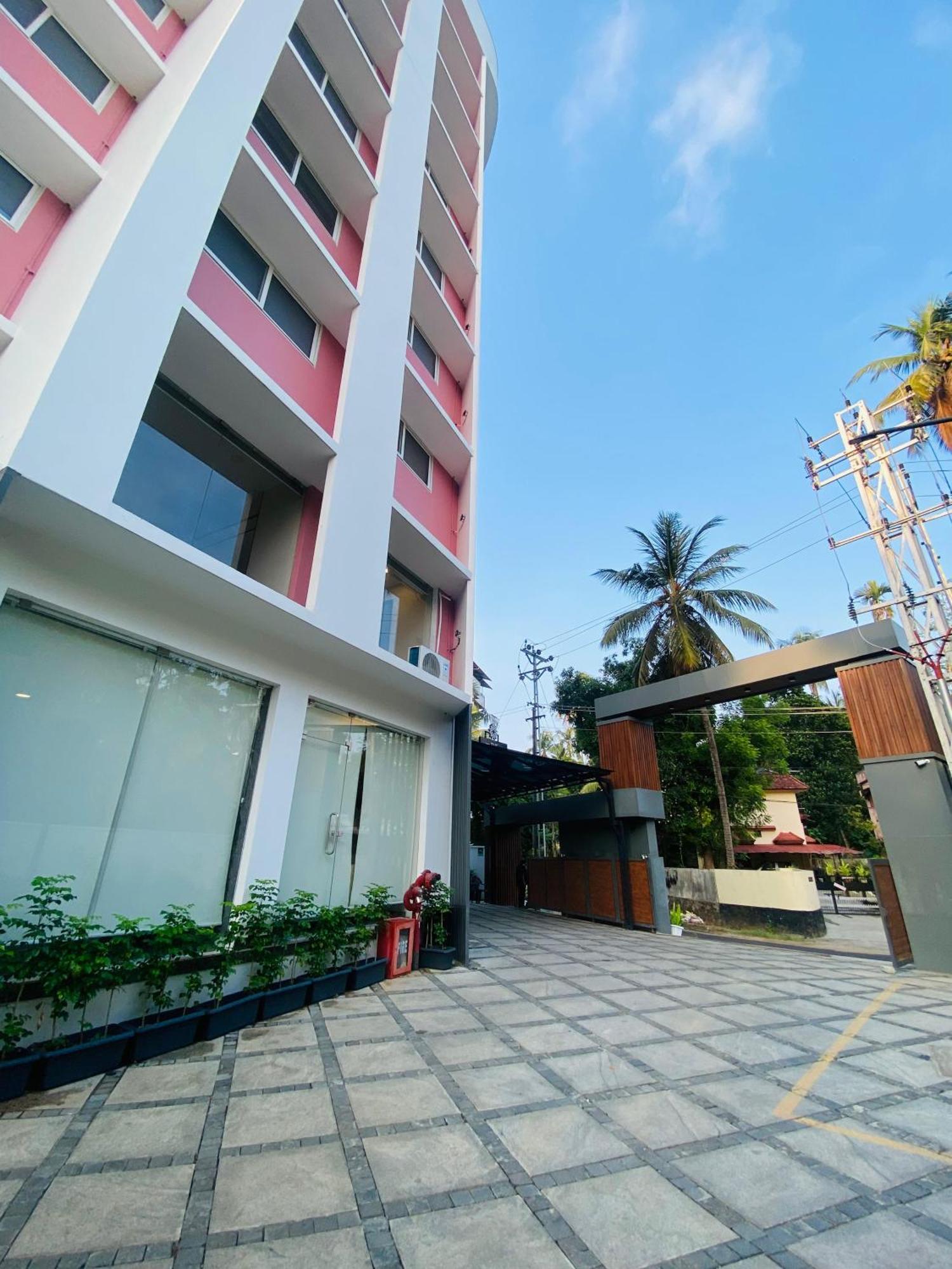 The Habitat Suites Guruvayur Exterior photo